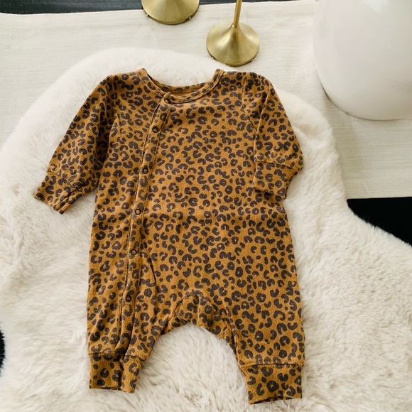 Grayson mini animal print pjs 0-3 months - Picture 2 of 3